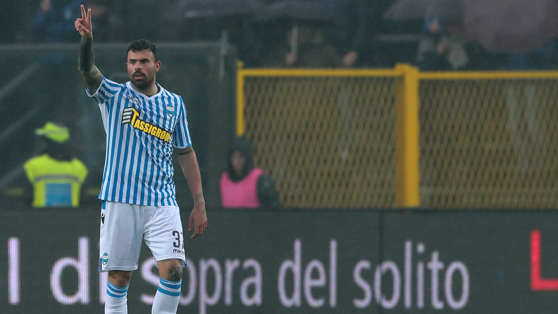 赫罗纳2-0塞维利亚，伊万-马丁建功，阿韦尔-鲁伊斯点射